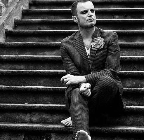 In.Visible: in anteprima esclusiva il video di “People Are Strange” #TraKoftheDay