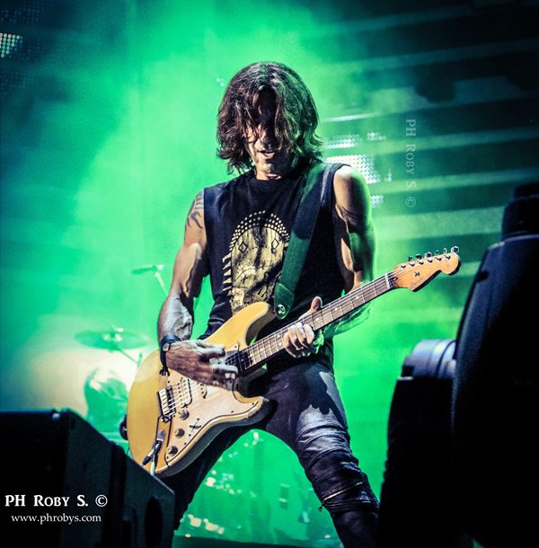 Stef Burns