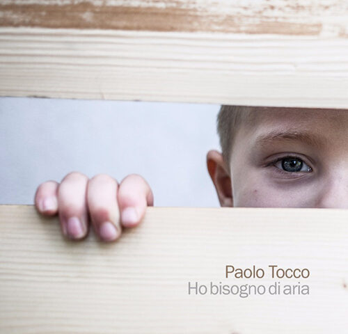 Paolo Tocco, “Ho bisogno di aria”: la recensione