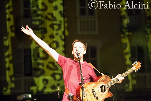 eugenio in via di gioia, fans out