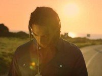 Laïoung: “Proteggimi” è il nuovo video #TRAKOFTHENIGHT