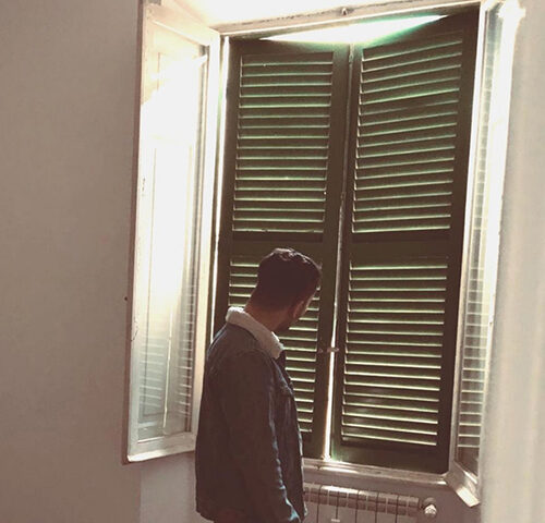 Alessandro Proietti: “Sulla mia finestra” è il nuovo video #trakofthenight