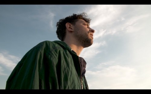Quomo: “Colpo di testa” è il nuovo video