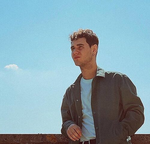 Aliperti: mi piace pensare alle mie canzoni come fotografie da ascoltare
