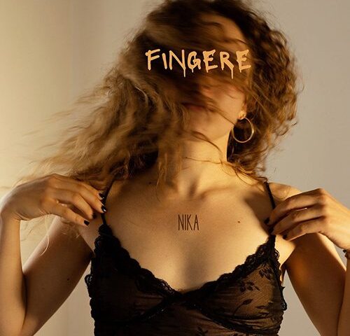Nika: “Fingere” è il nuovo singolo