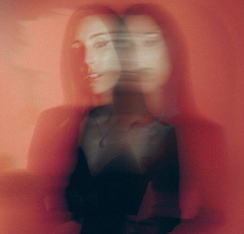 Lisa Manara: “Lasciami cadere” è il nuovo video