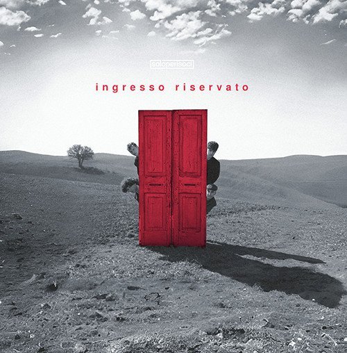Soloperisoci, “Ingresso riservato”: recensione e streaming