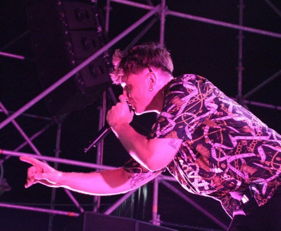 olly @live in genova