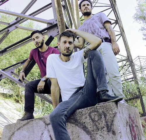 Between Tides: “Fake Smile” è il nuovo video
