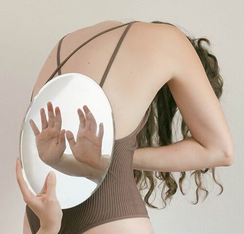 Irene Buselli, “io, io, io”: la recensione
