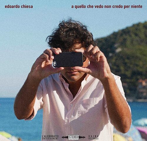 Edoardo Chiesa, “A quello che vedo non credo per niente”: la recensione