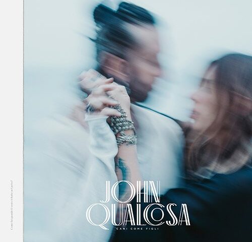 John Qualcosa, “Cani come figli”: la recensione