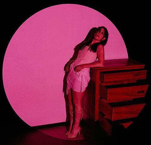 Amalia, “Pace libera tutti”: la recensione