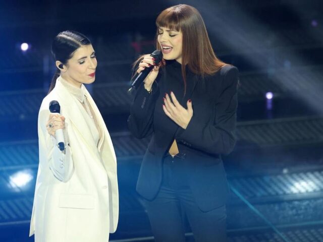 Sanremo 2025: Cronache dalla sala stampa, la quarta serata