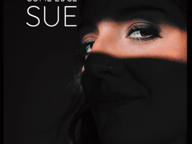 Sue, “Come luce”: la recensione