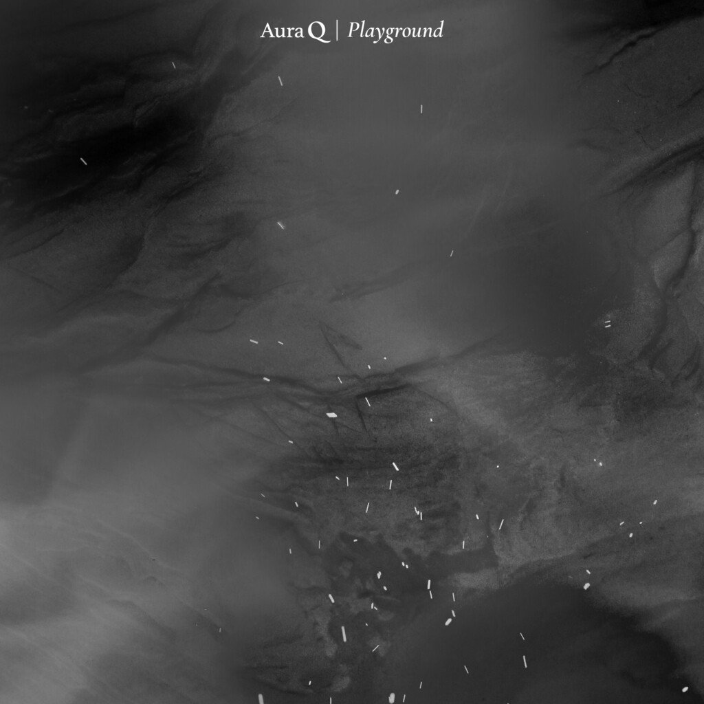 aura q