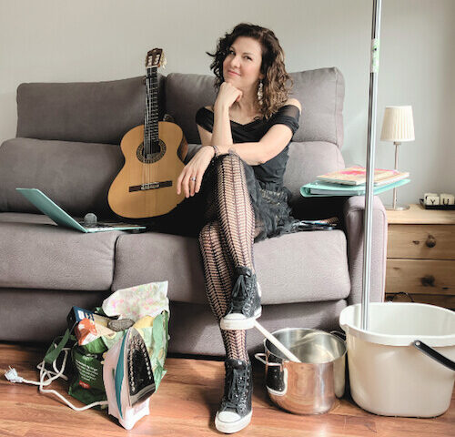 Elena Ley: “Multitasking Queen” è il nuovo video