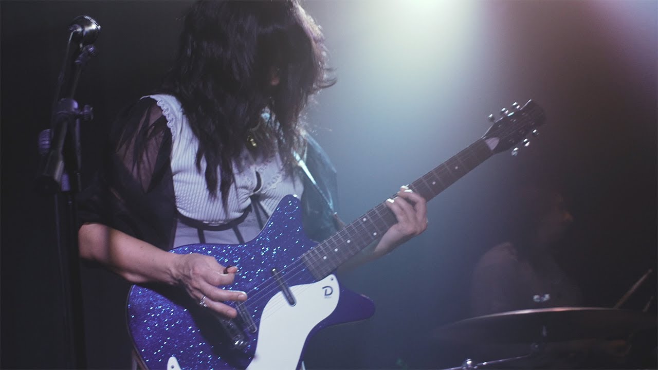 Emilya ndMe: la live session di “Am I” in anteprima esclusiva su TRAKS