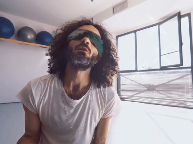 Filippo Poderini: “Basterebbe una parola”, il video che racconta introspezione e silenzi