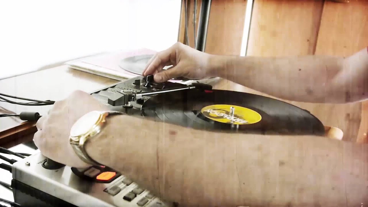 B: eat, il nuovo episodio è “Homework Dub”