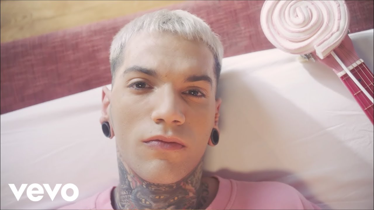 GionnyScandal: “Ti Amo Ti Odio” è il nuovo video #TRAKOFTHENIGHT
