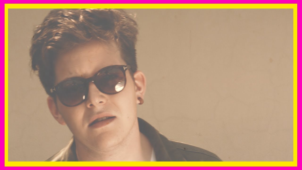 Alessandro Ragazzo: “Frontale” è il nuovo video #trakofthenight