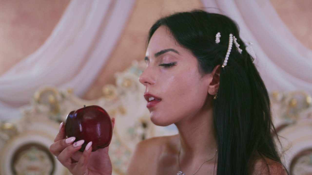 Lolita: “Lolita” è il nuovo video #trakoftheday