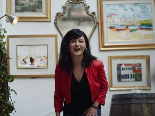 Daniela Vicale, “Frammenti a colori”: la recensione