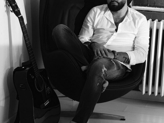 Toni Veltri: “Via per noi” è il nuovo singolo