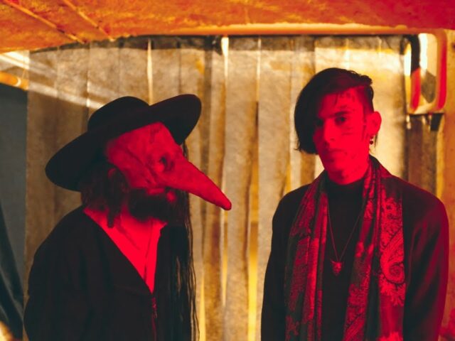 Vinicio Capossela feat. Young Signorino: “+Peste” è il nuovo video #trakoftheday