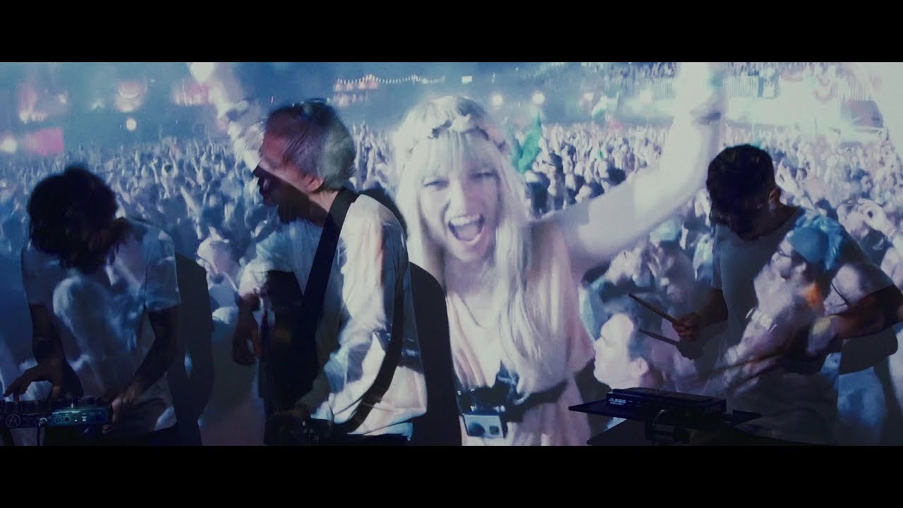 Awave: “Walking” è il nuovo video #trakofthenight