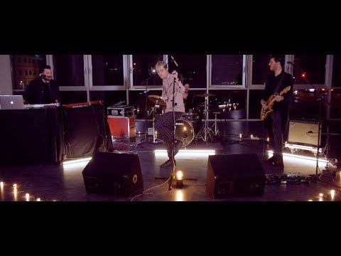 TACØMA: “Nudi sul parquet” è il nuovo video #trakofthenight