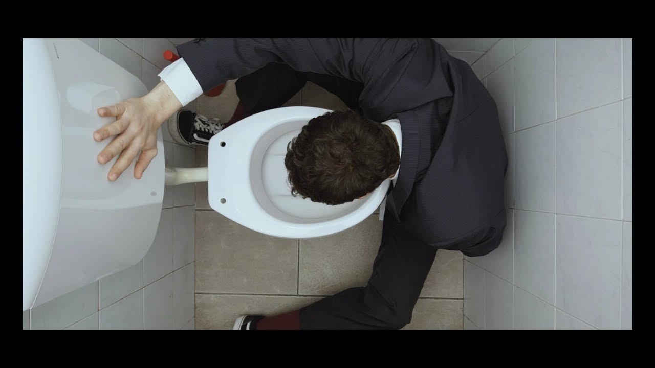 Hawkesi: “Tutte scuse” è il nuovo video #trakoftheday