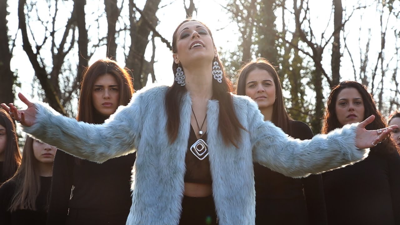 Ilenya: “#cipensoioame” è il nuovo video #trakoftheday