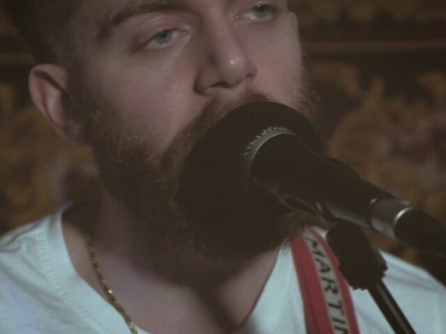 Miele: “Everyone but me” è il nuovo video #trakofthenight