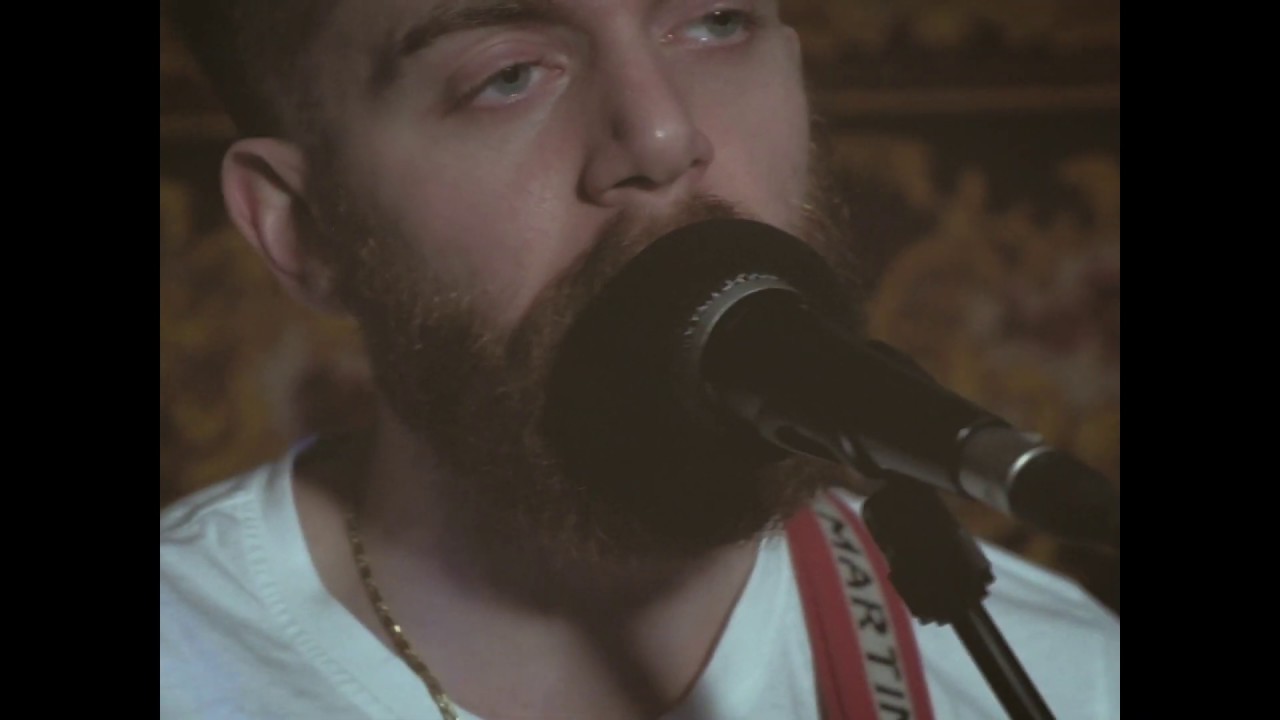 Miele: “Everyone but me” è il nuovo video #trakofthenight