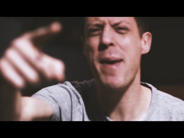Raging River: “First Kiss” è il nuovo video #trakofthenight