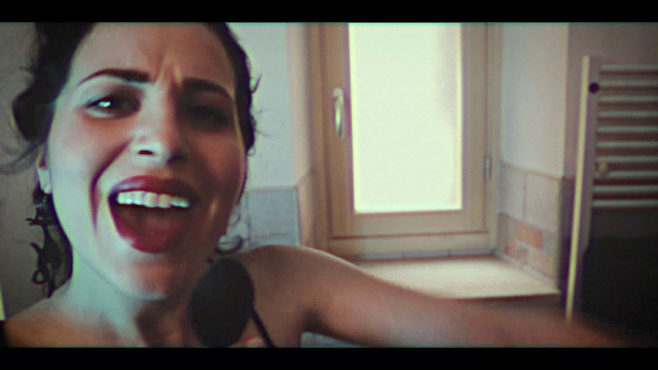 Elettra: “Ti auguro una cagna” è il nuovo singolo e video