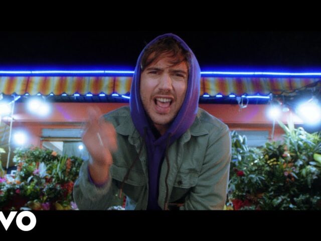 Comete: “Glovo” è il nuovo video #trakofthenight