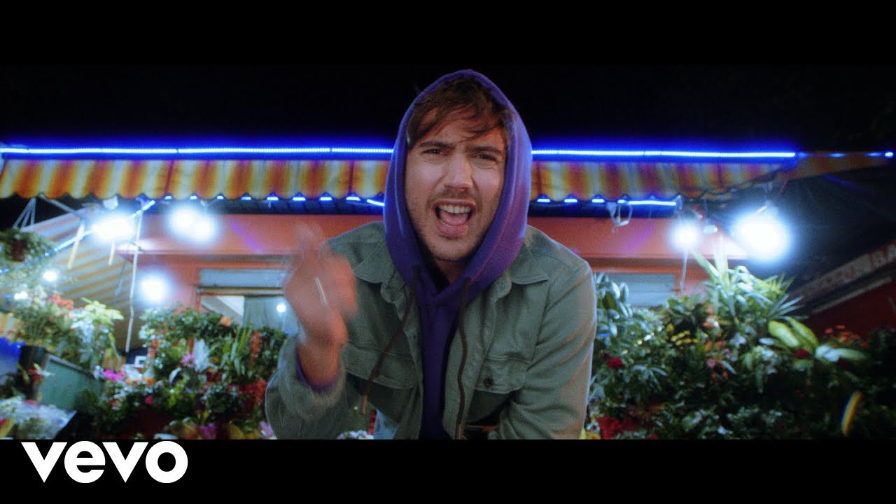 Comete: “Glovo” è il nuovo video #trakofthenight