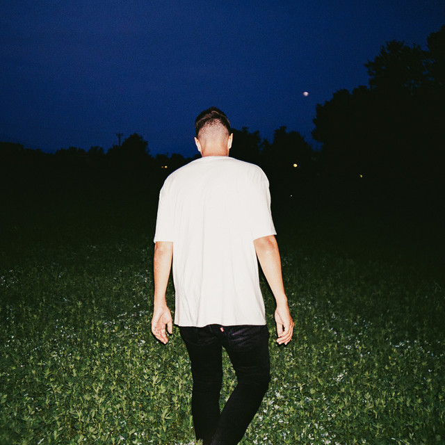 Erri: “Walking in the night” è il nuovo singolo