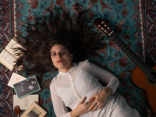 Ludovica Pasca: “Dove corrono le api” in anteprima su TRAKS